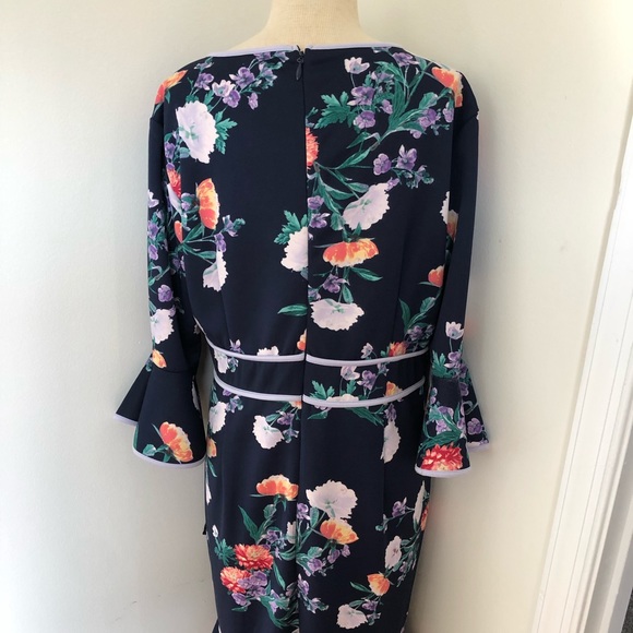 NY&CO Floral Shift Dress with Flared Sleeves - Picture 3 of 3